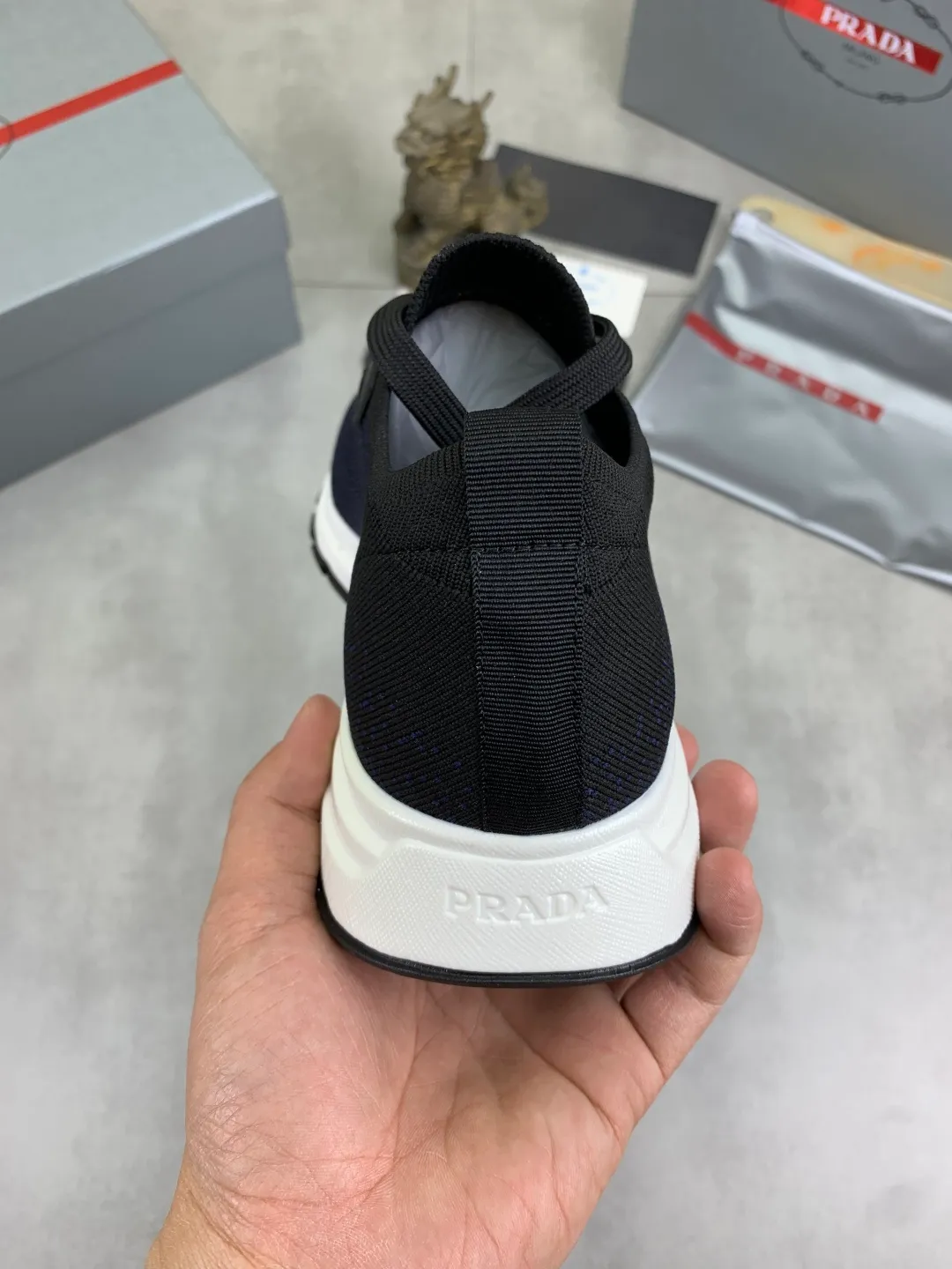 Men's Men's Shoes 💰P500💰【New Style】 (PRADA) The latest model of men's shoes has been launched on the official website in 1:1 copy, synchronized with Hong Kong counters, and on the same catwalk; all made of cowhide Epoxy mesh ➕Imported breathable fabric with cowhide lining, 🍡🍡Original 1:1 rubber outsole, non-slip and wear-resistant; comfortable on the feet, attractive style, fine workmanship, and simple and neat shoe lasts, highlighting a man's boldness and toughness, 👍size 38 to 44 3⃣️Color🉑️Choose